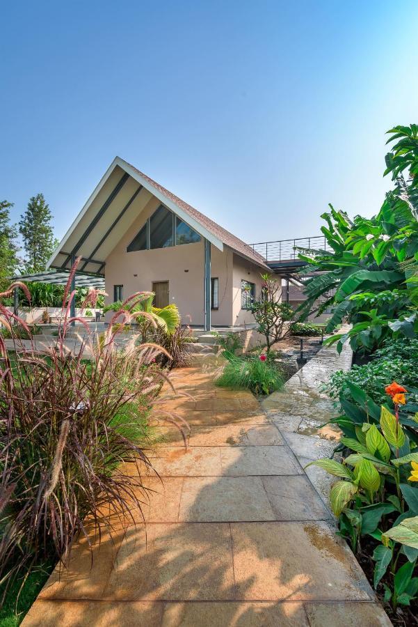 Saffronstays Eden, Nashik - Pet-Friendly Villa With Pool, Jacuzzi & Grape Farm Exterior foto